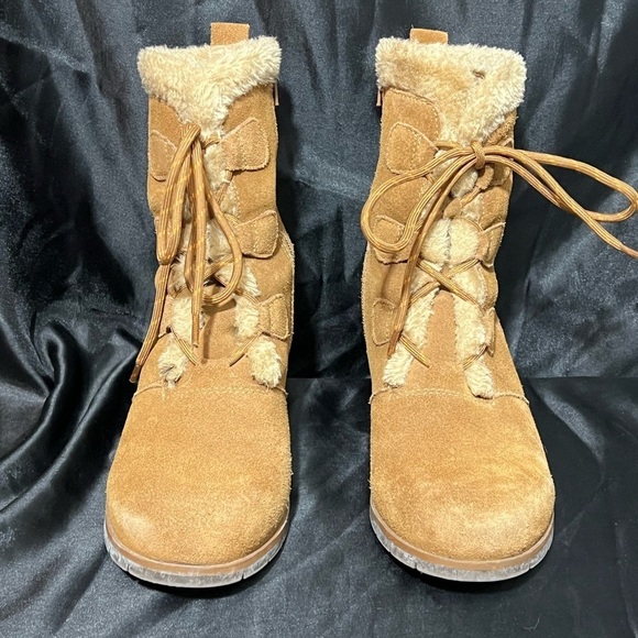 Baretraps- Women’s Brown Wedge Leather/Faux Fur Boots Sz 8.5 - Picture 2 of 10